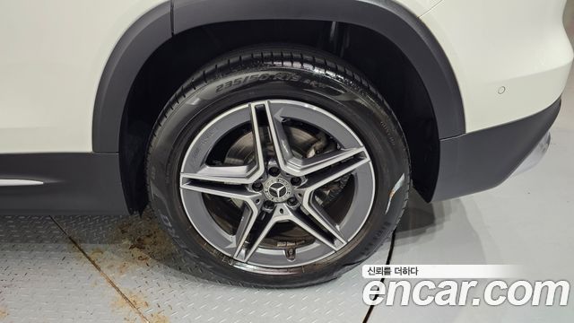 Mercedes-Benz GLB-Class 2023 — photo 7