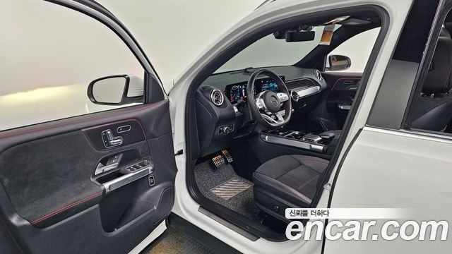 Mercedes-Benz GLB-Class 2023 — photo 16