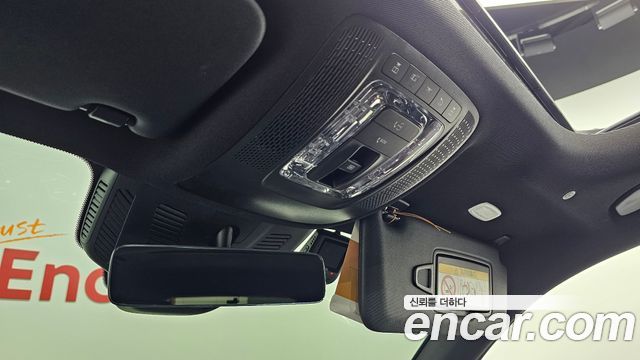 Mercedes-Benz GLB-Class 2023 — photo 27