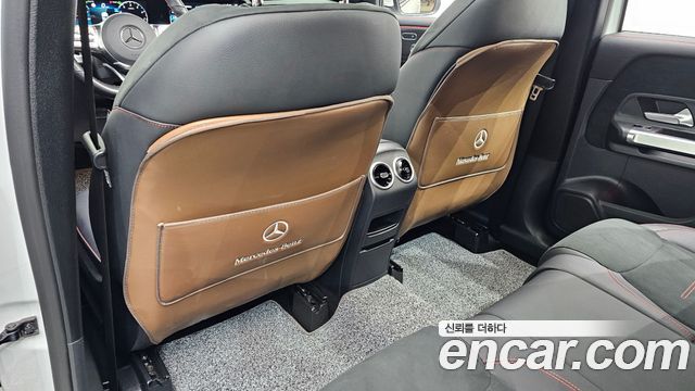 Mercedes-Benz GLB-Class 2023 — photo 28