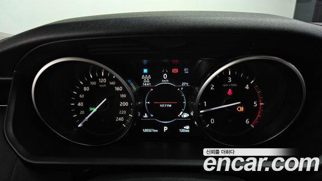 Land Rover Discovery 2019 — photo 11