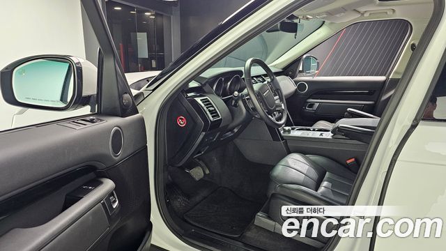 Land Rover Discovery 2019 — photo 13