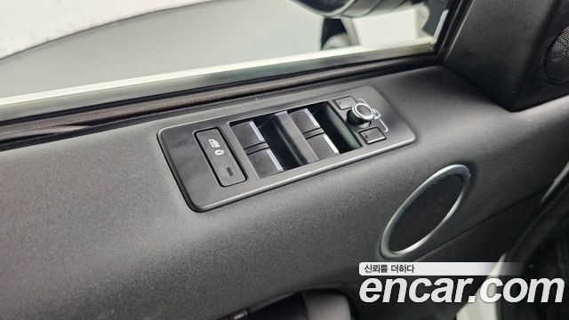 Land Rover Discovery 2019 — photo 22