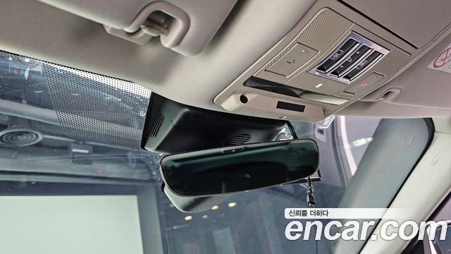 Land Rover Discovery 2019 — photo 23