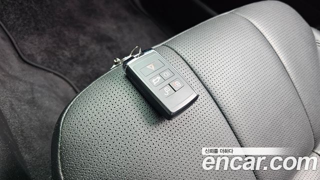 Land Rover Discovery 2019 — photo 24