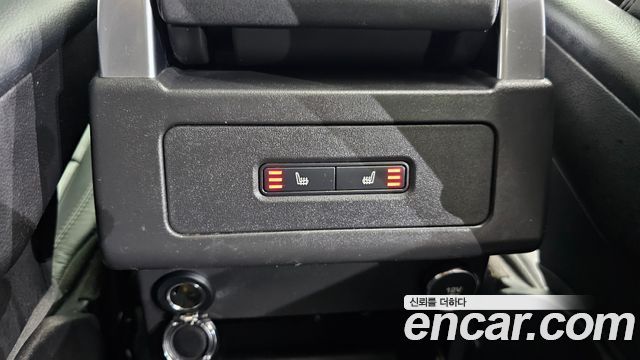 Land Rover Discovery 2019 — photo 25