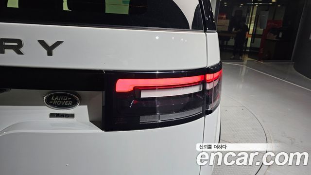 Land Rover Discovery 2019 — photo 9