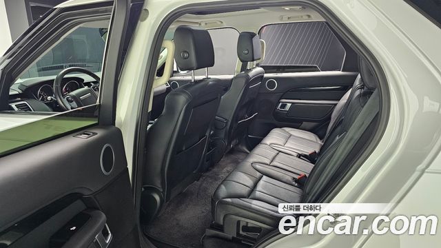 Land Rover Discovery 2019 — photo 16