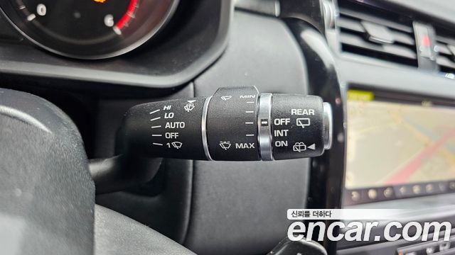 Land Rover Discovery 2019 — photo 29