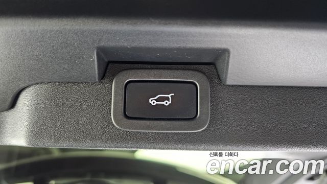 Land Rover Discovery 2019 — photo 30