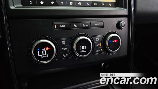Land Rover Discovery 2019 — photo 31