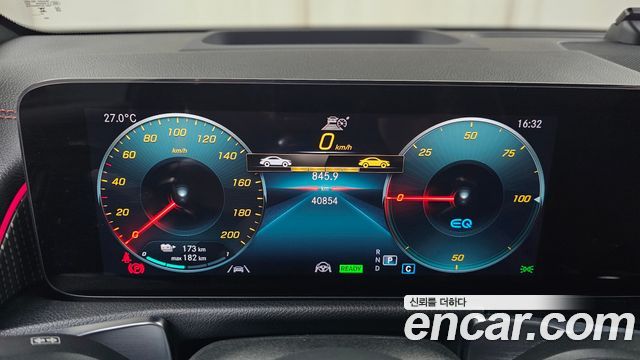 Mercedes-Benz EQB 2024 — photo 8