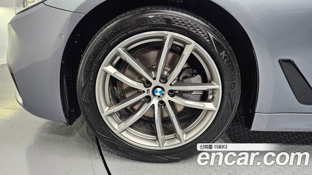BMW 5-Series 2017 — photo 5
