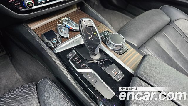 BMW 5-Series 2017 — photo 9