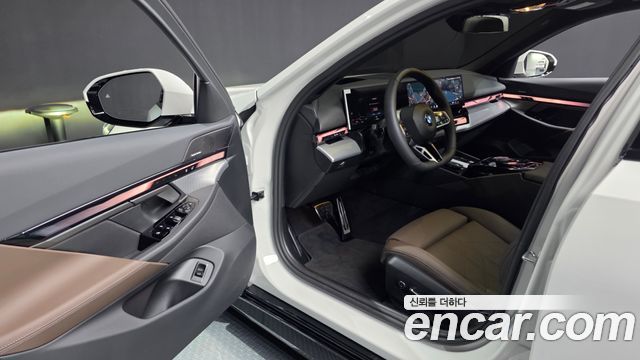 BMW 5-Series 2026 — photo 13