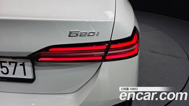 BMW 5-Series 2026 — photo 9