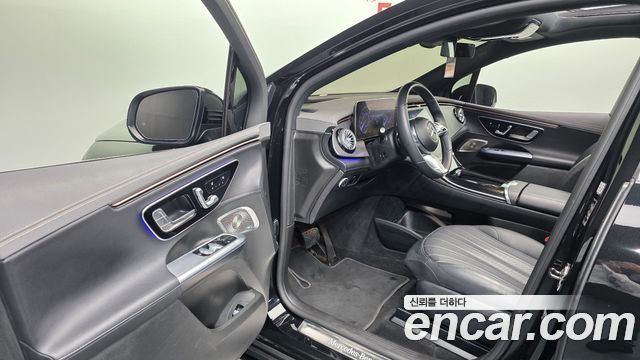 Mercedes-Benz EQE 2023 — photo 13