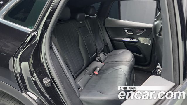 Mercedes-Benz EQE 2023 — photo 17