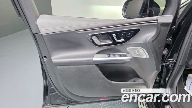 Mercedes-Benz EQE 2023 — photo 14