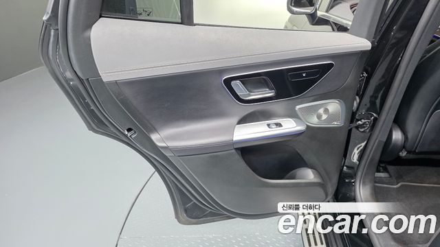 Mercedes-Benz EQE 2023 — photo 15