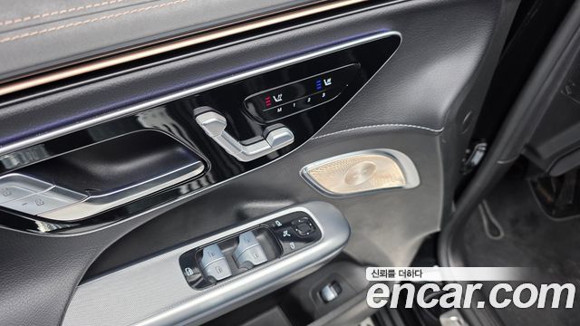 Mercedes-Benz EQE 2023 — photo 28