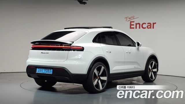 Porsche Macan 2025 — photo 2