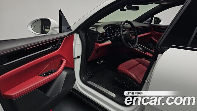 Porsche Macan 2025 — photo 10