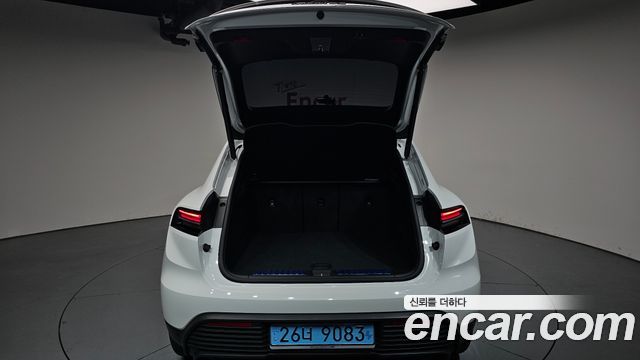 Porsche Macan 2025 — photo 20