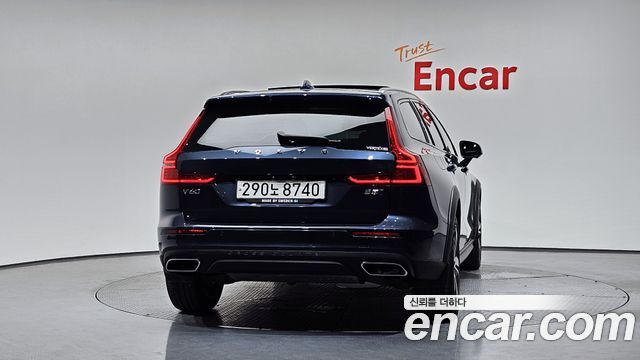Volvo V60 2021 — photo 4