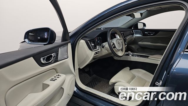 Volvo V60 2021 — photo 10