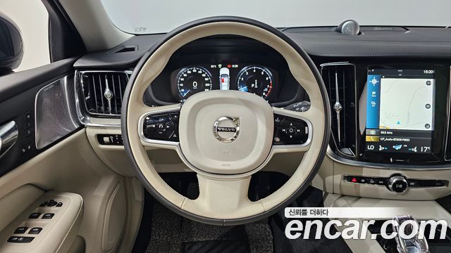 Volvo V60 2021 — photo 12