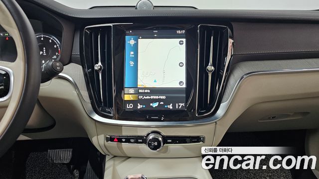 Volvo V60 2021 — photo 13