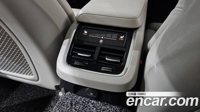 Volvo V60 2021 — photo 18