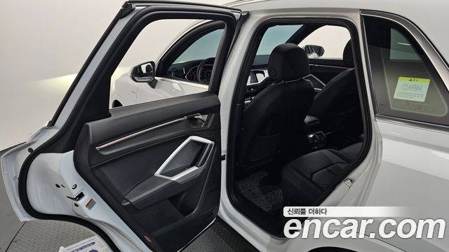 Audi Q3 2023 — photo 24
