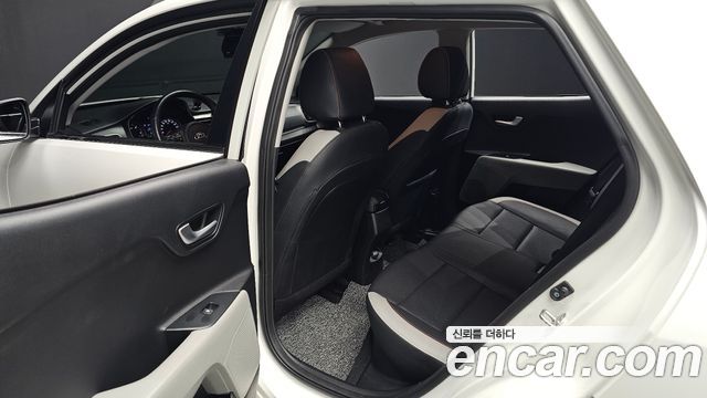 Kia Stonic 2018 — photo 12