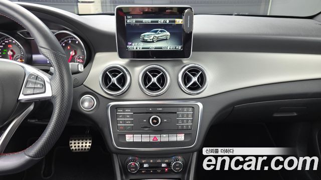 Mercedes-Benz CLA-Class 2018 — photo 25