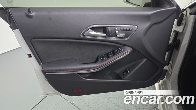 Mercedes-Benz CLA-Class 2018 — photo 14