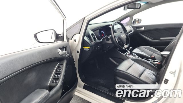 Kia K3 2016 — photo 13