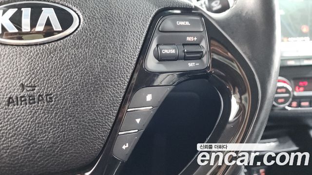 Kia K3 2016 — photo 23
