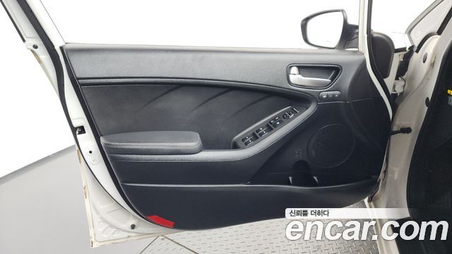 Kia K3 2016 — photo 14