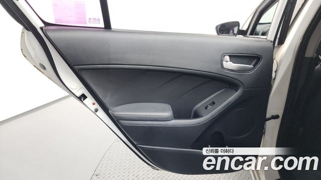 Kia K3 2016 — photo 15