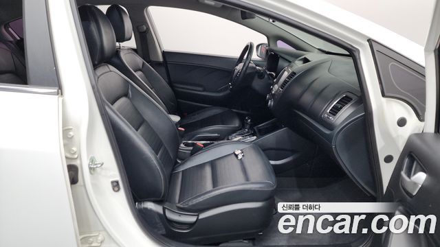Kia K3 2016 — photo 16