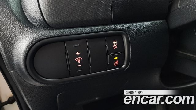 Kia K3 2016 — photo 27
