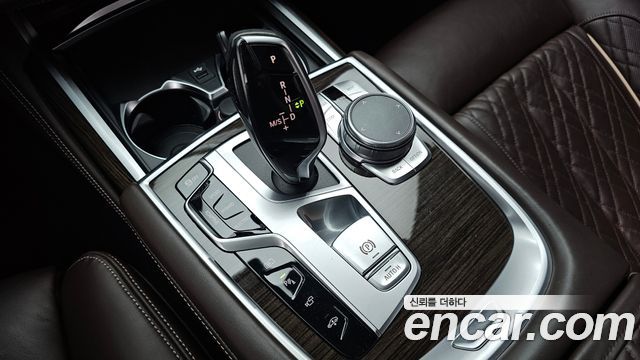 BMW 7-Series 2020 — photo 9