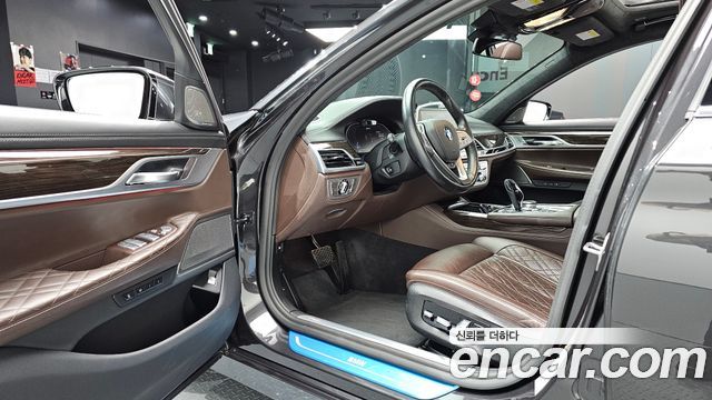 BMW 7-Series 2020 — photo 10