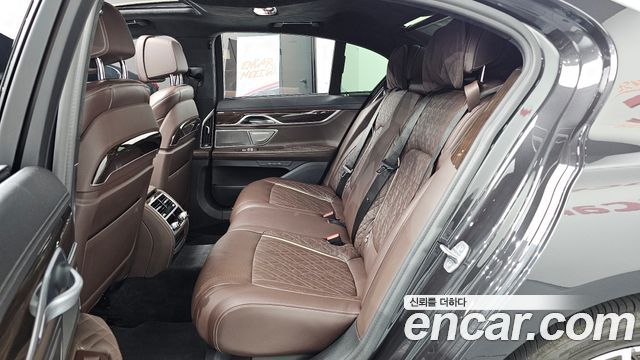 BMW 7-Series 2020 — photo 12