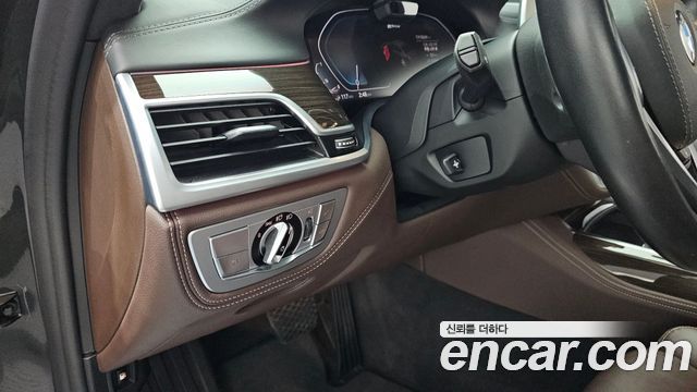 BMW 7-Series 2020 — photo 18