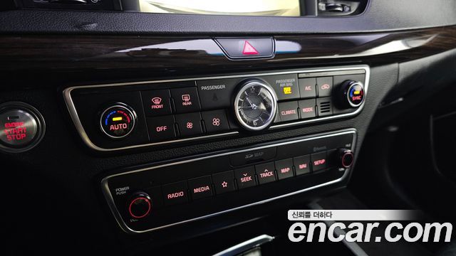 Kia K7 2018 — photo 19