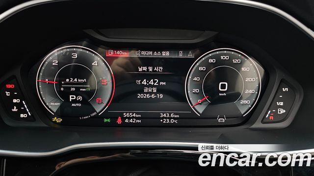 Audi Q3 2025 — photo 11