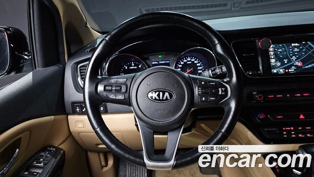 Kia Canival 2020 — photo 19